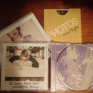Taylor Swift 1989 CD package including 28 polaroid